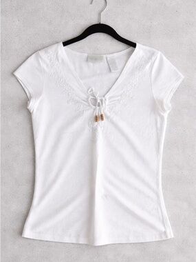 Worthington Medium White Embroidered V-Neck Tie Front Blouse